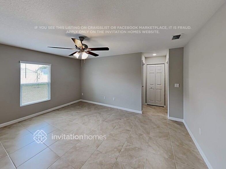 Building Photo - 177 SW Thornhill Dr