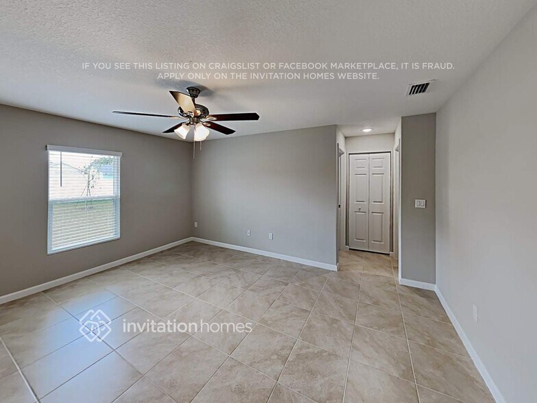 Building Photo - 317 SE Whitmore Dr