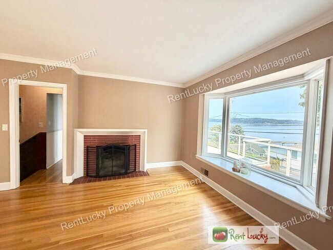 Building Photo - 1612 Markham Ave NE