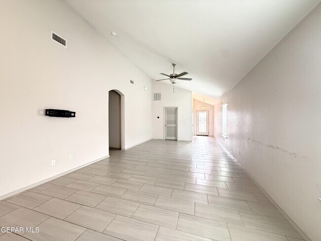 Building Photo - 12396 Polo Norte Dr