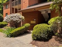 Building Photo - Turtle Creek 2 bedroom/2 Bath Condo available- enjoy the pool this summer! Walk to Stonefield!