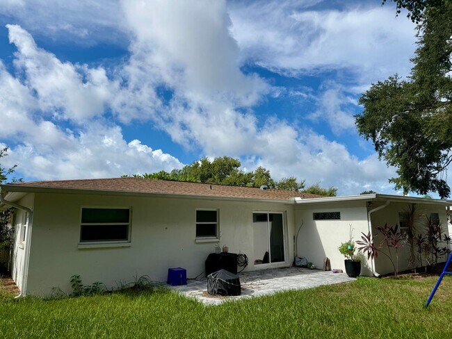Building Photo - 13583 Imperial Groves Dr E
