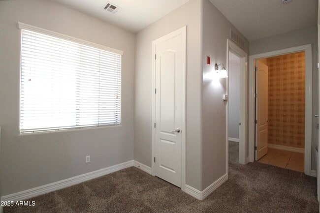 Building Photo - 1456 E 9th St