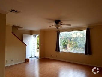 Primary Photo - 544 N Marengo Ave