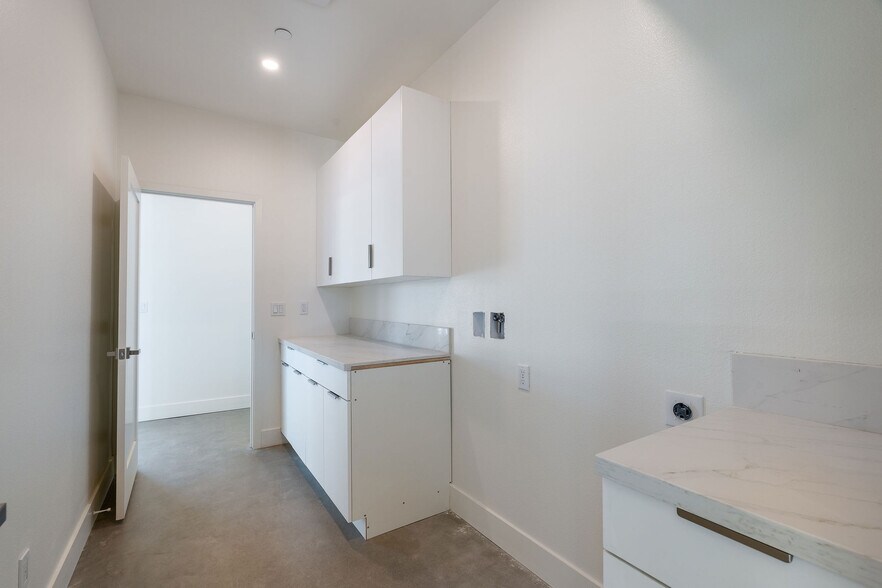 Building Photo - 416 Rosa Parks Rd