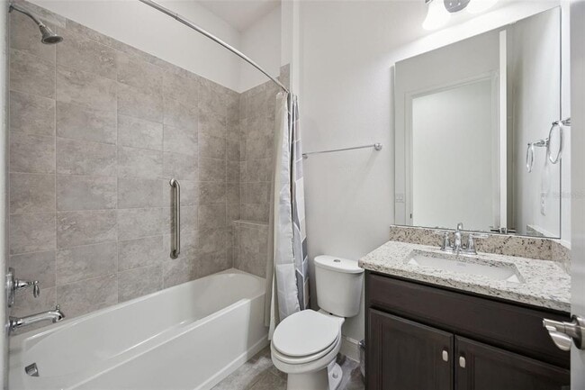 Building Photo - 5013 E Fountainwood Dr