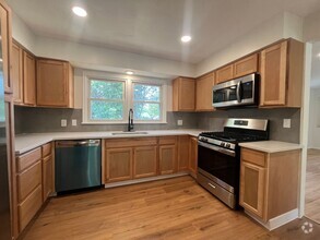 Building Photo - Updated 3 BR/2 BA home in a great Eagan ne...