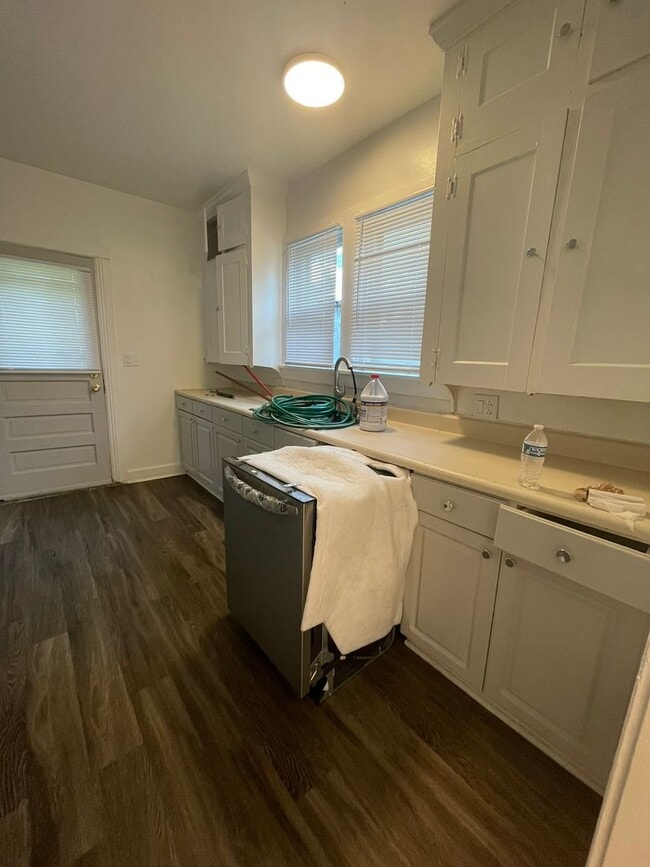 Building Photo - Spacious 5-Bedroom Home Near EMU