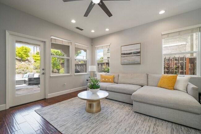 Building Photo - Tassajara Cottages Danville Home - Super Convenient Location