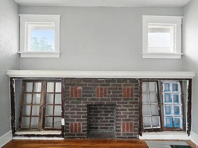 Building Photo - MARCH SPECIAL 1 month Free- Charming 2BR House in Saint Louis