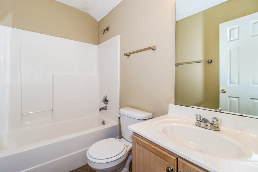 Building Photo - 944 Shorey Ln