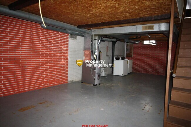 Building Photo - Neenah side by side duplex