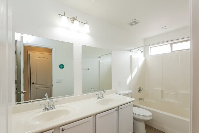 Building Photo - 918 S 118th Ln