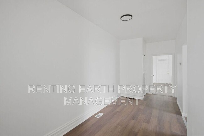 Building Photo - 3127 Clay Ave