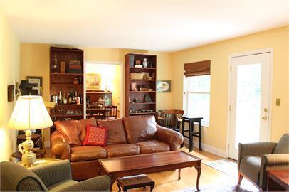 Building Photo - Gorgeous 4/3 Home with fenced yard and garage