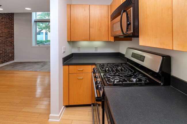 Building Photo - 36 Moore St