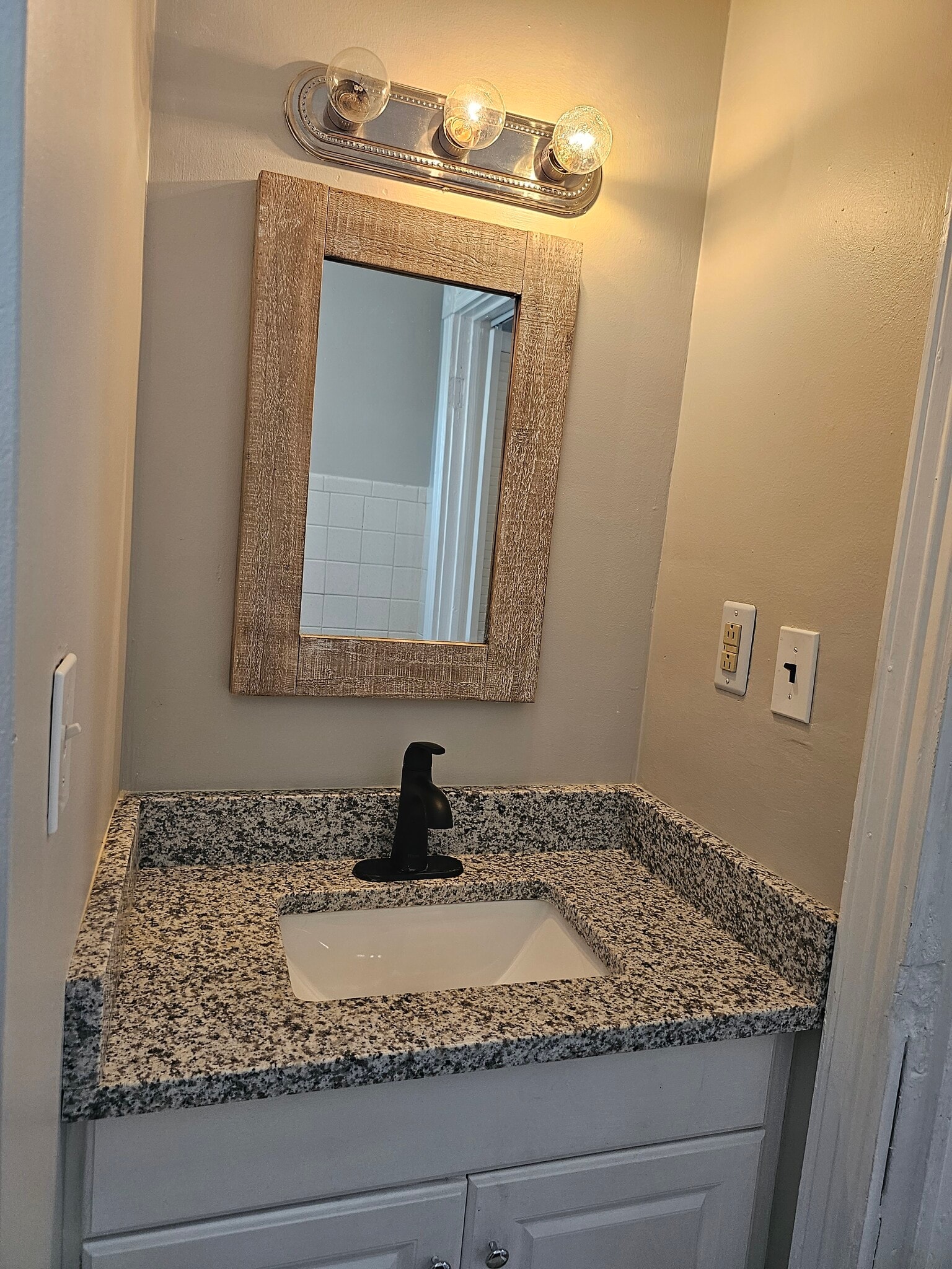Upstairs full bath - 226 S Illinois Ave