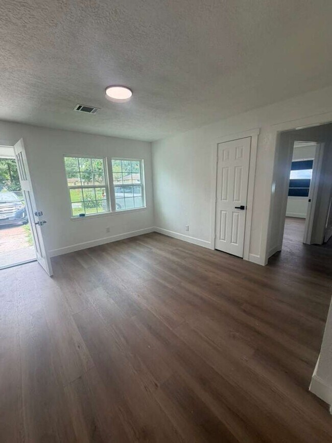 Building Photo - BEAUTIFUL HOME IN HOUSTON. MOVE IN READY!.