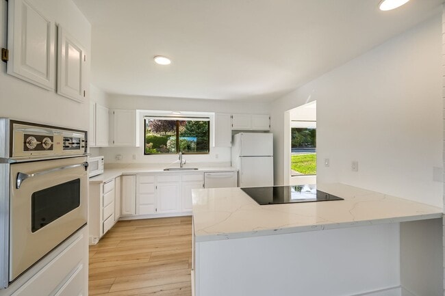 Building Photo - Updated 2 Bedroom House in Magnolia