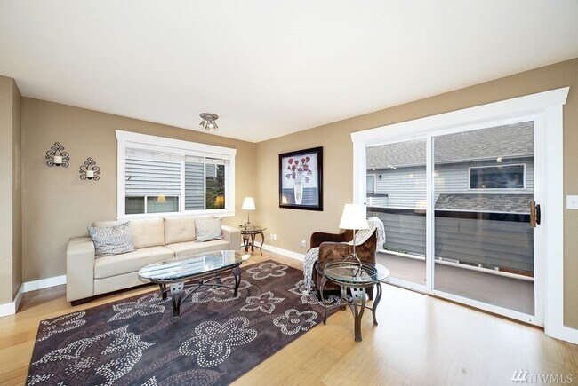 Building Photo - AVAILABLE AUGUST 1ST >> Beautiful Fully Remodeled 2BR/1BA Condo in Seattle!