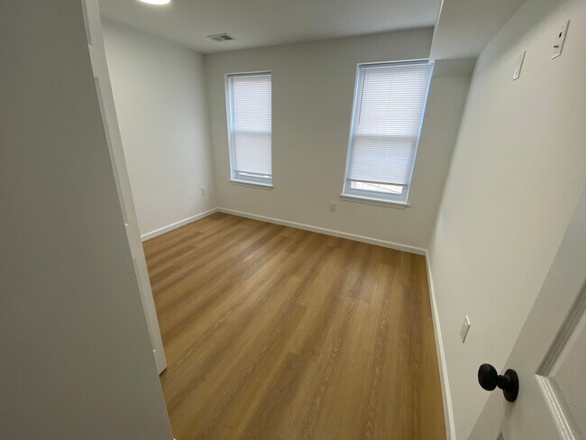 Building Photo - 5639 Market St