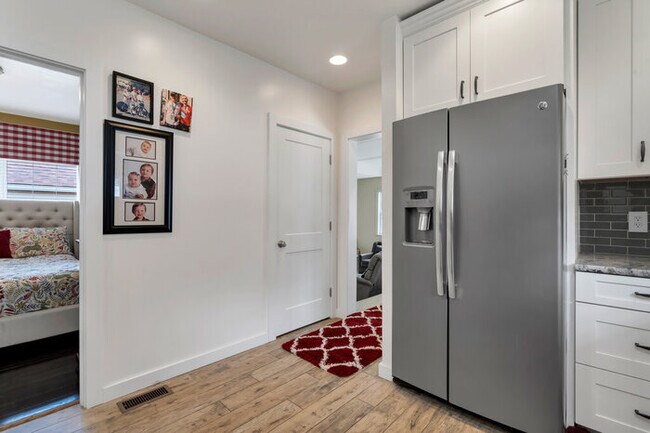 Building Photo - 631 Clover Ln