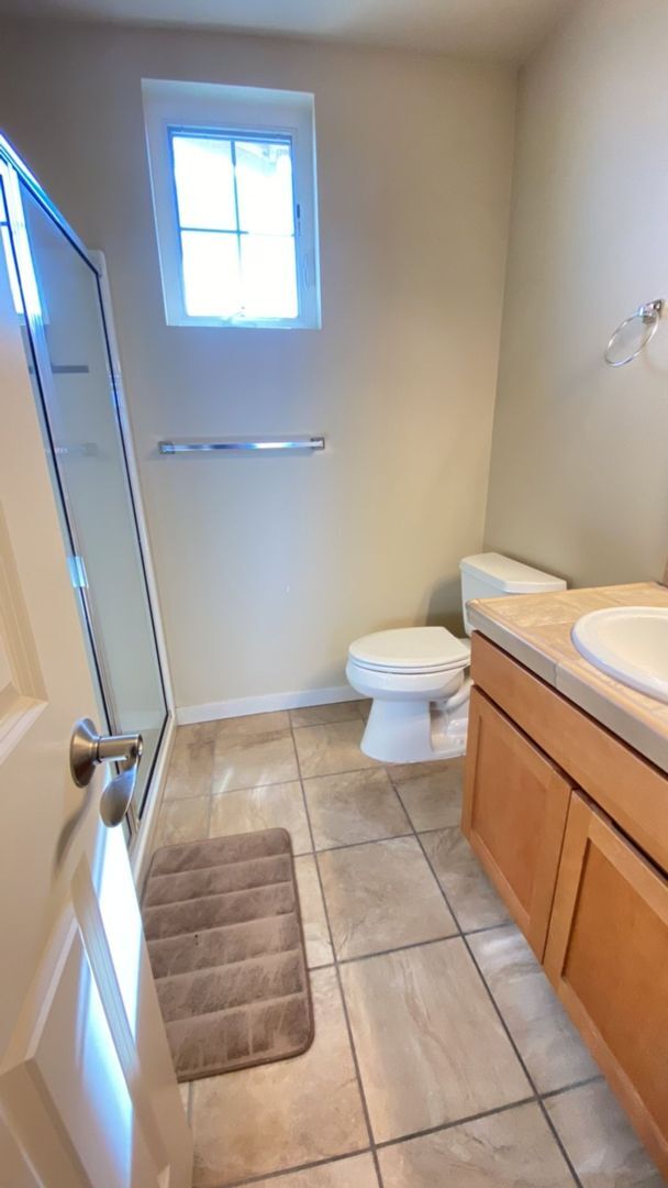 Building Photo - The Bridges at Moses Pointe - Furnished and FREE April Rent