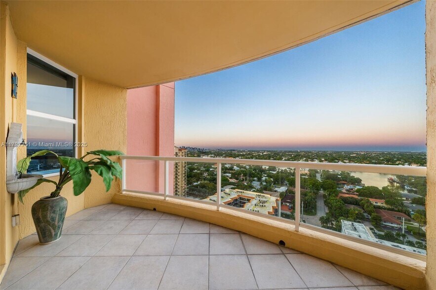Building Photo - 2100 N Ocean Blvd