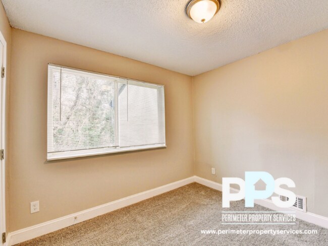 Building Photo - 390 W Lake Ave NW