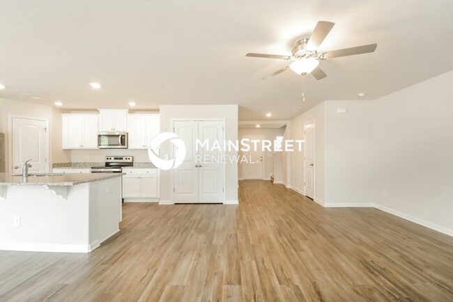 Building Photo - 3 Bedroom Pet-Friendly Home in Zebulon, NC with Main Street Renewal
