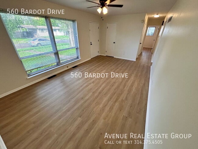 Building Photo - 560 Bardot Dr