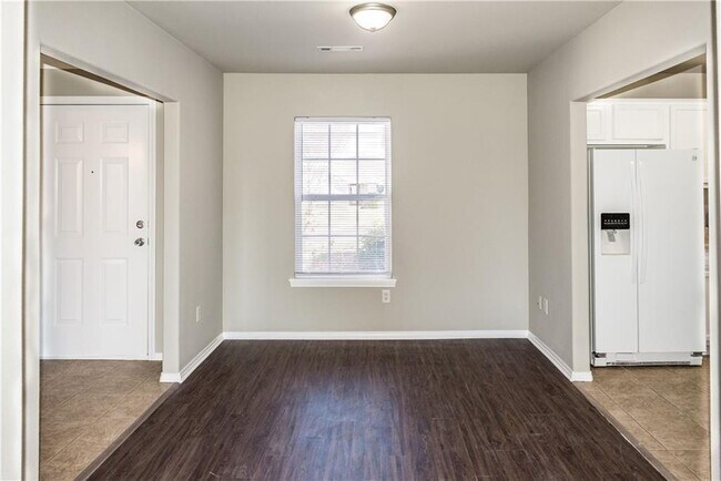 Building Photo - 6604 SW Springwood St
