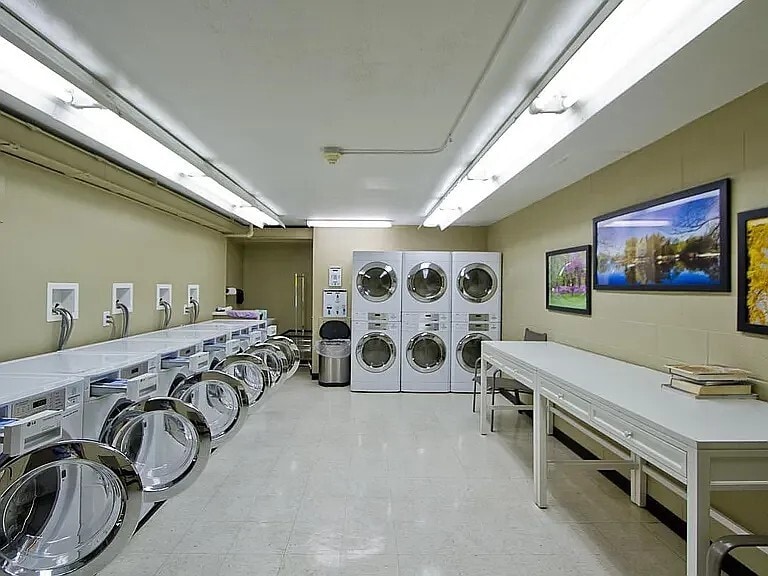 Building Photo - 4545 Wornall Rd