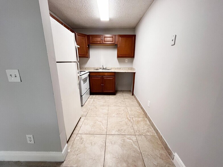 Building Photo - 1106 Meadows Cir