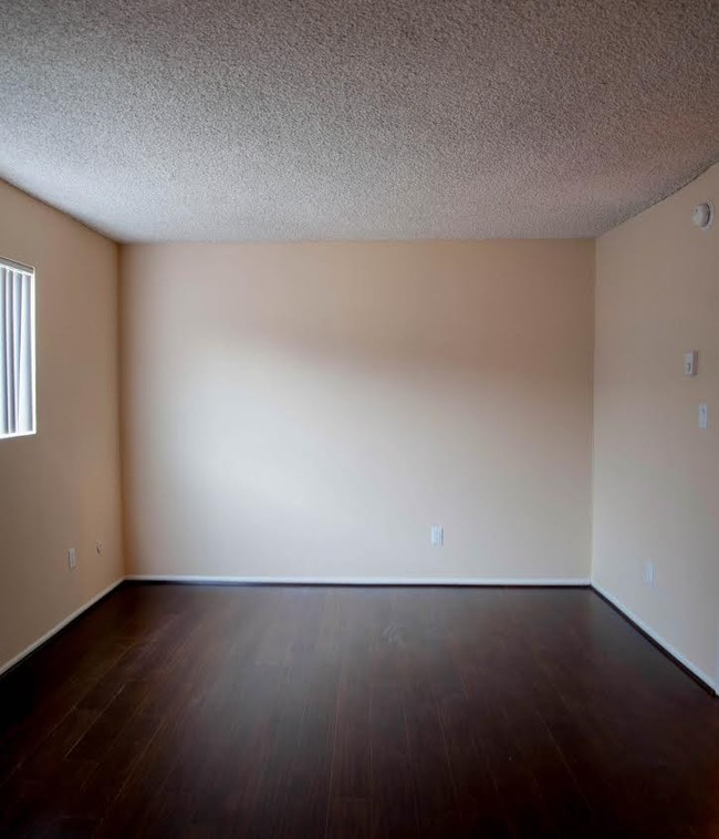 Building Photo - 20431 Saticoy St