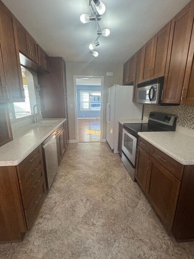 Building Photo - 2311 Bryan St