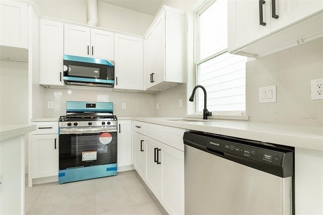 Building Photo - 4006 Bennington St