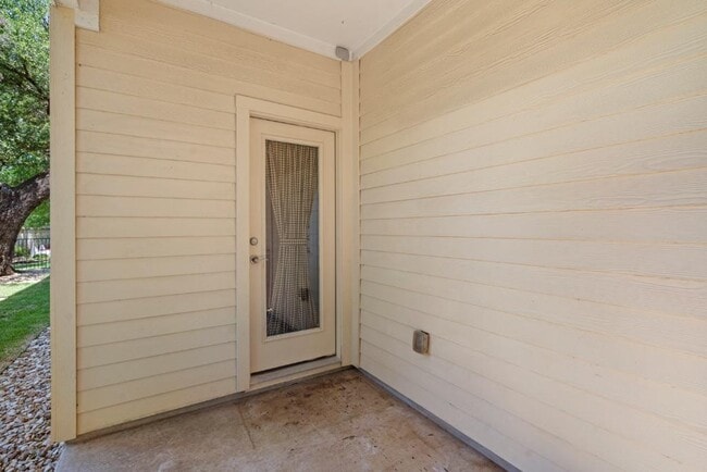 Building Photo - 11229 Avery Station Loop