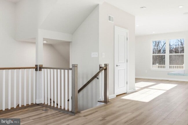 Building Photo - 1011 Venifena Terrace SE