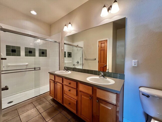 Building Photo - 5220 Boardwalk Dr