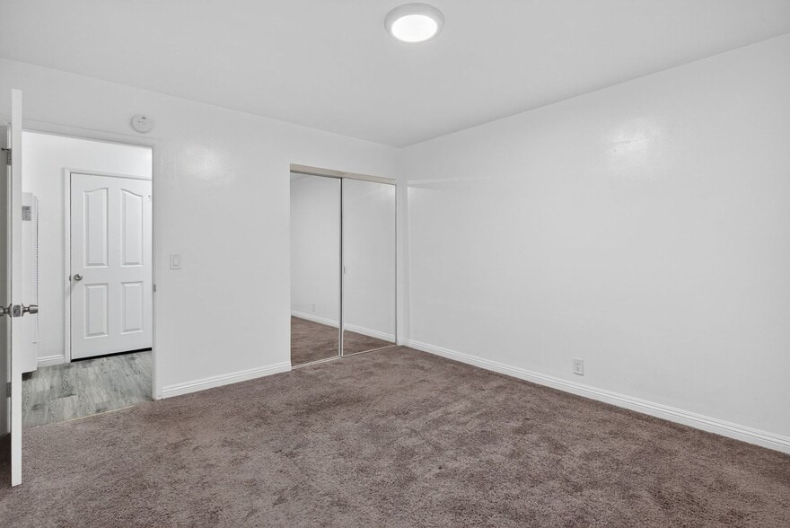 Building Photo - 216 E Burnett St