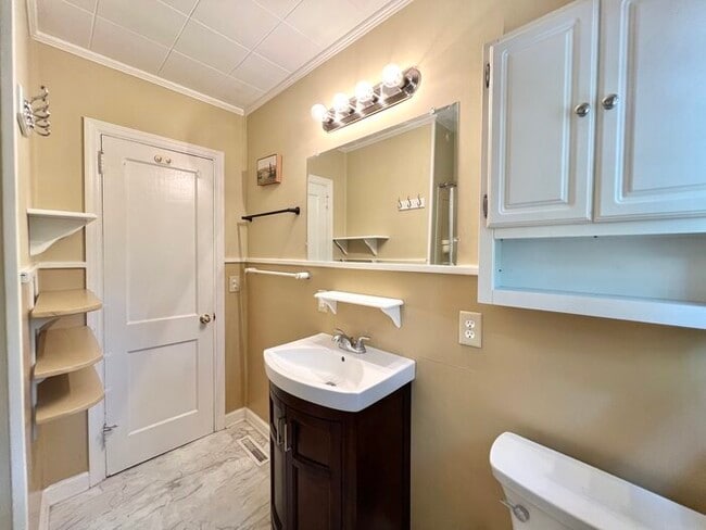 Building Photo - 1266 Pinecrest Dr