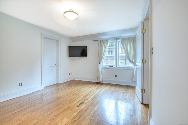 Building Photo - 28 Terrace Ave
