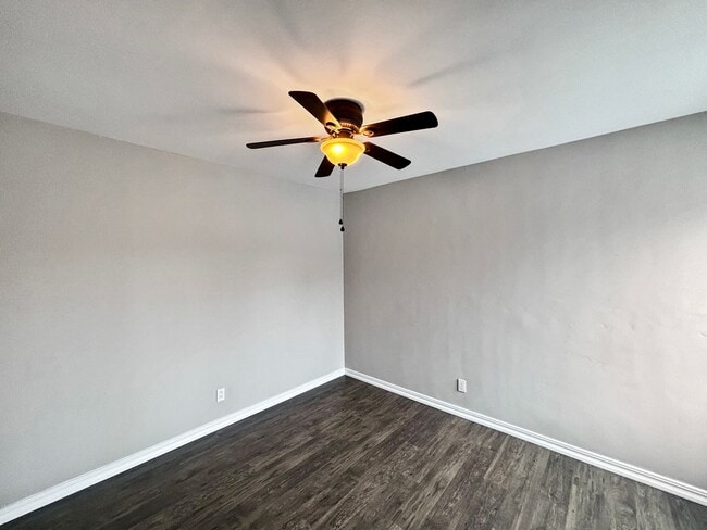 Building Photo - Spacious 3BD/2.5BA Townhouse in La Jolla W...