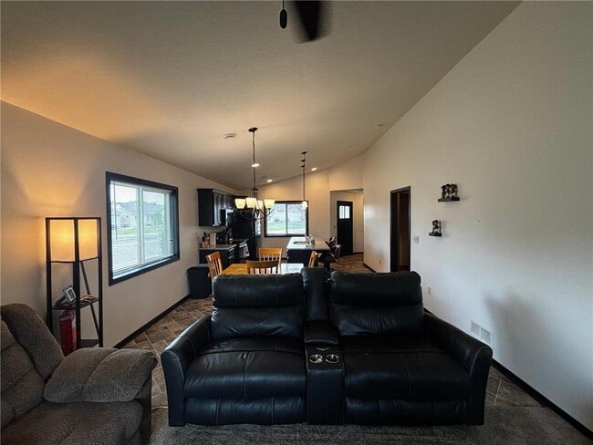 Building Photo - 4001 Iris Ct