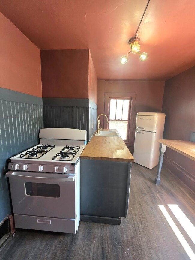 Building Photo - 107 Dawes Ave