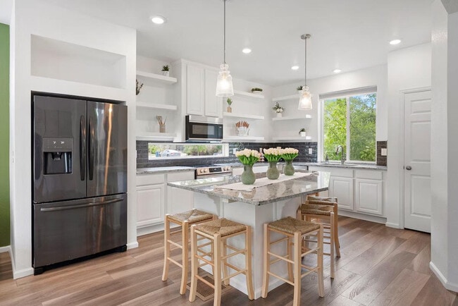 Building Photo - 10280 Yampa St