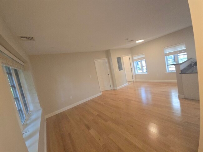 Primary Photo - 312 Rindge Ave