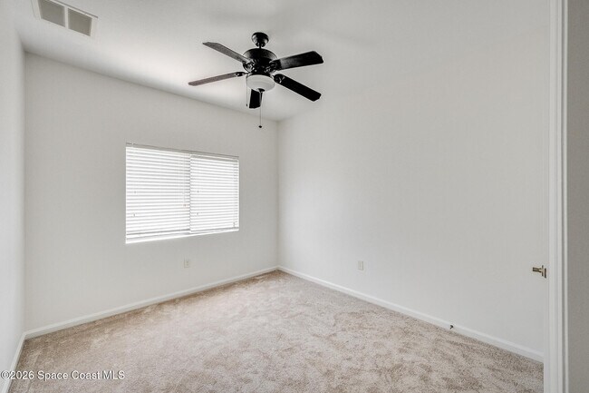 Building Photo - 733 Ventura Dr