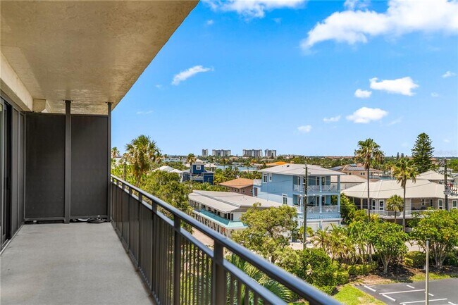 Building Photo - 7650 Bayshore Dr